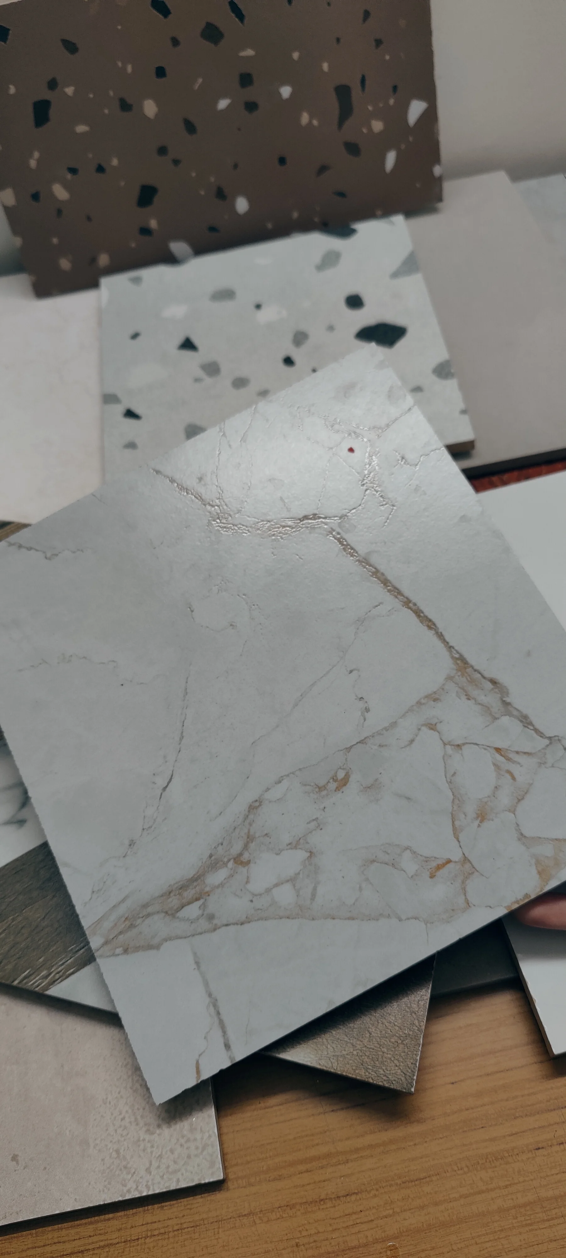 Direct Supplier India Modern Design 9 mm Thick Matt Finish Tiles Bathroom Mall Lobby Apartment Living Room Floor Application