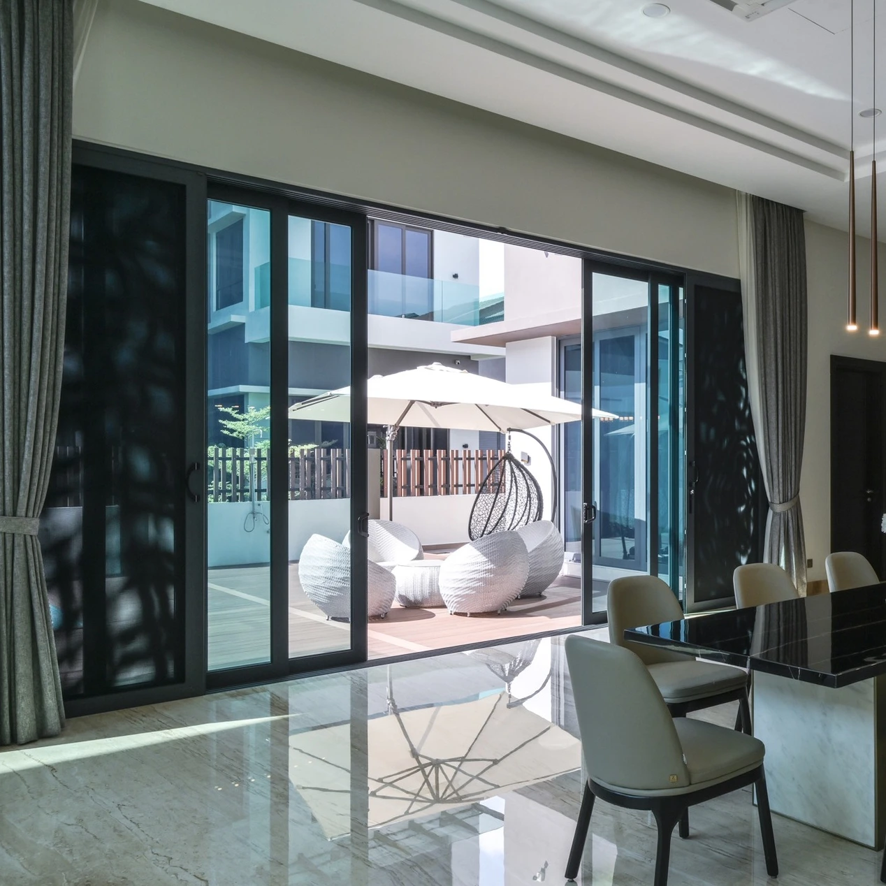 Малазийская алюминиевая рама для раздвижной двери с защитной сеткой