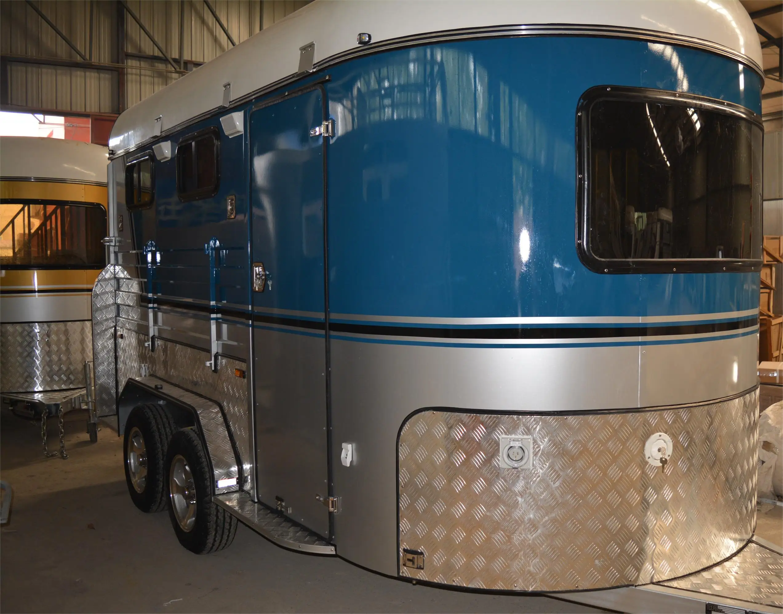 Australia Standard Angle Load 2 Horse Trailer Float With Aluminium Windows Door And Ramp 2HAL-D