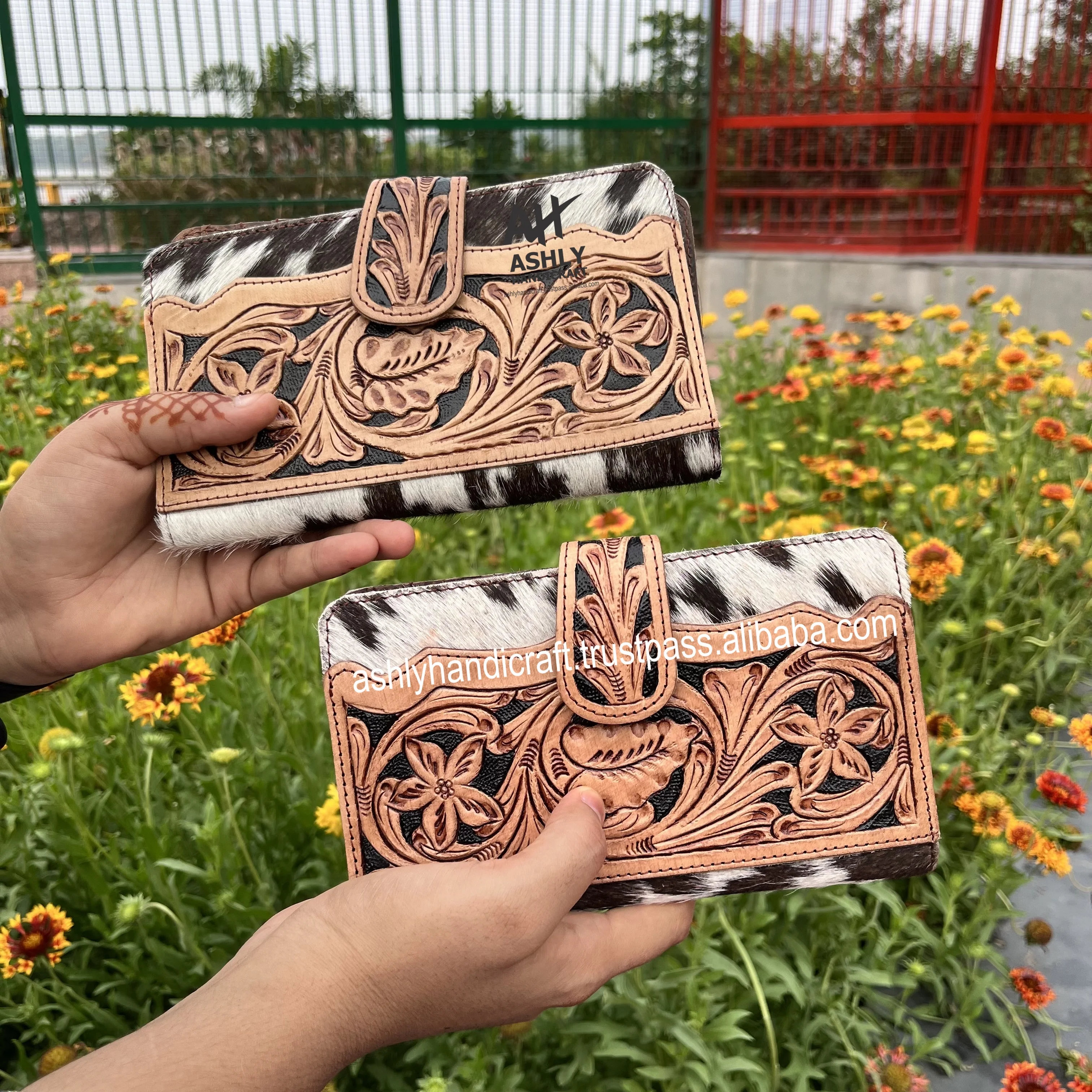 New  Western Stylish Hair On Real Cowhide Tooled  Fur Leather Clutch Designer Purse Hot Selling Tooled Leather  Bi-Fold Wallet