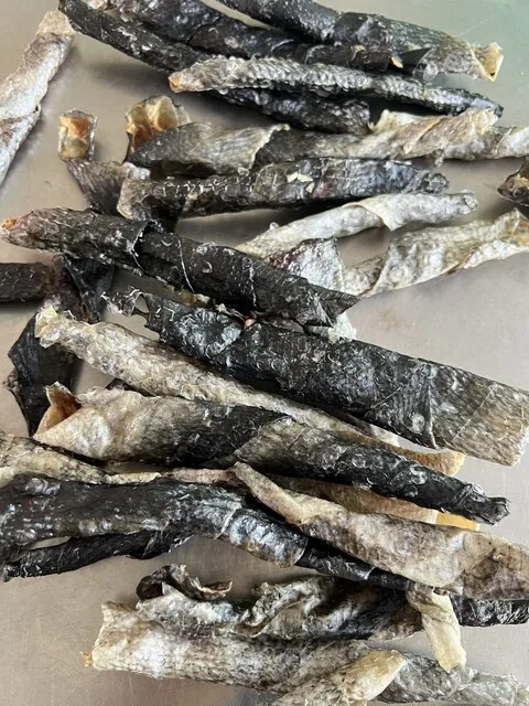 2024 Best Natural Fish Skin Chews Premium Basa Treats for Pets Dried Salmon with Salt Preserved Packaged in Bags