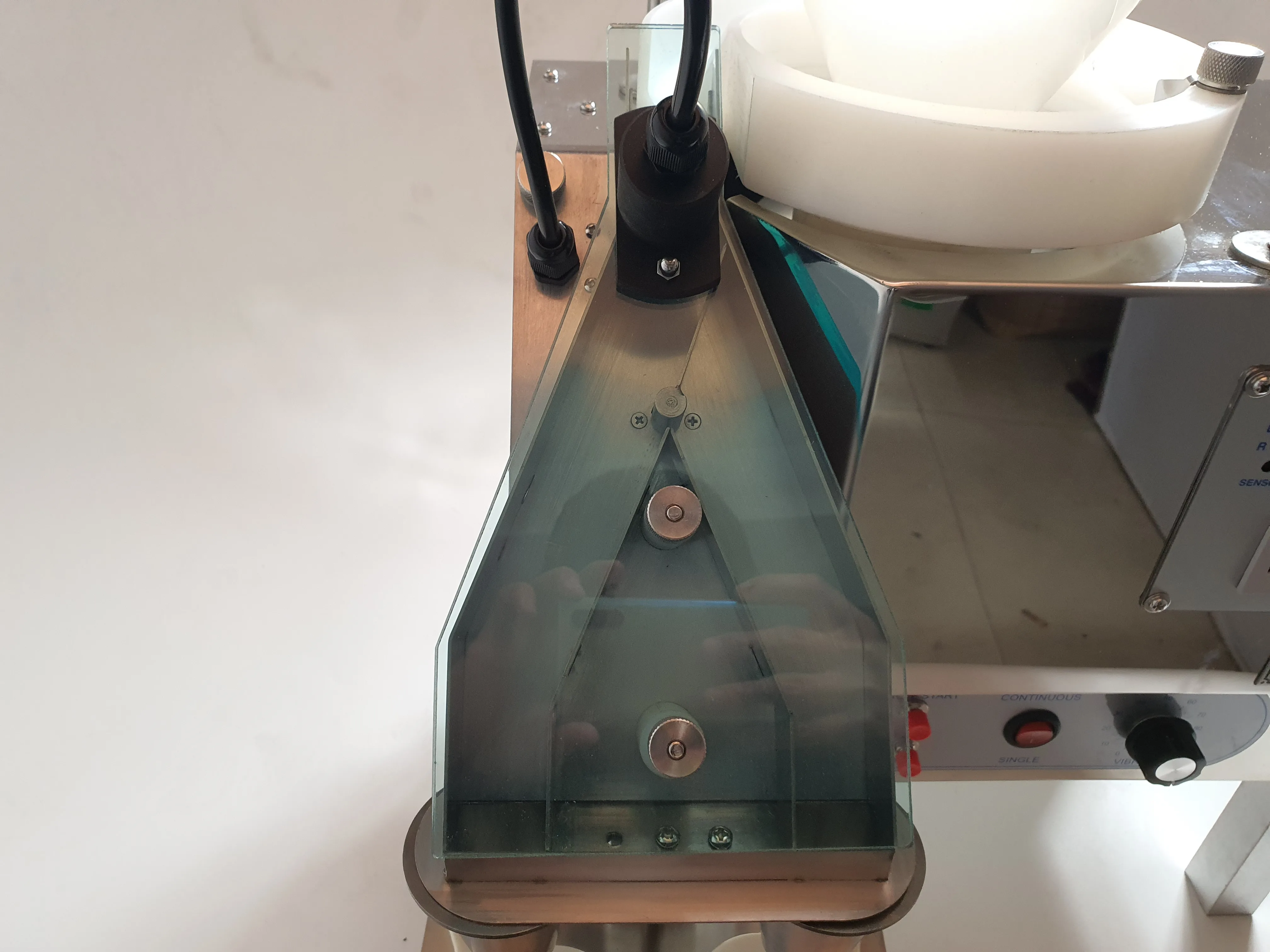 Desktop tablet counter machine pharmaceutical small tablet capsule pill counter soft gel counting machine price