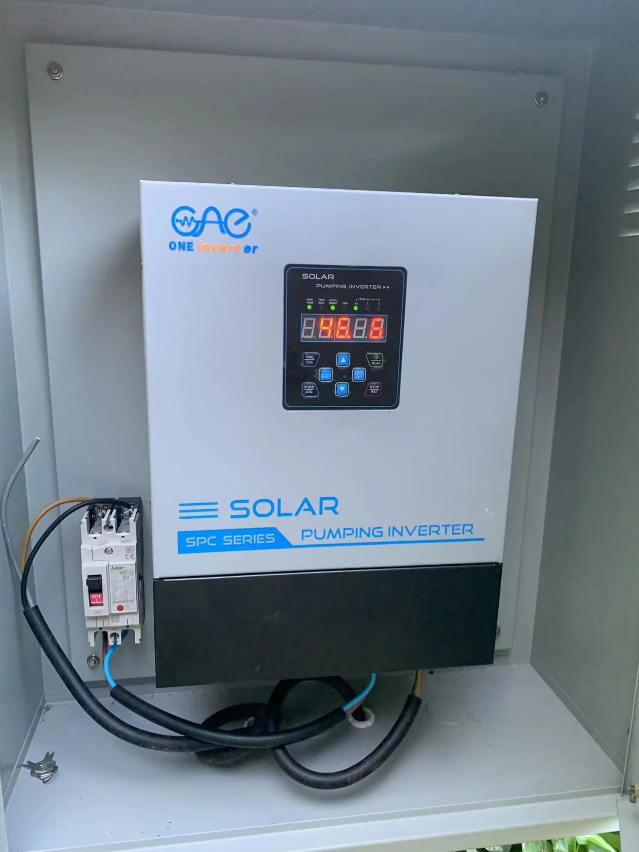 Quality certified intelligent solar inverter for water pump 5500W triple phase off grid in good price