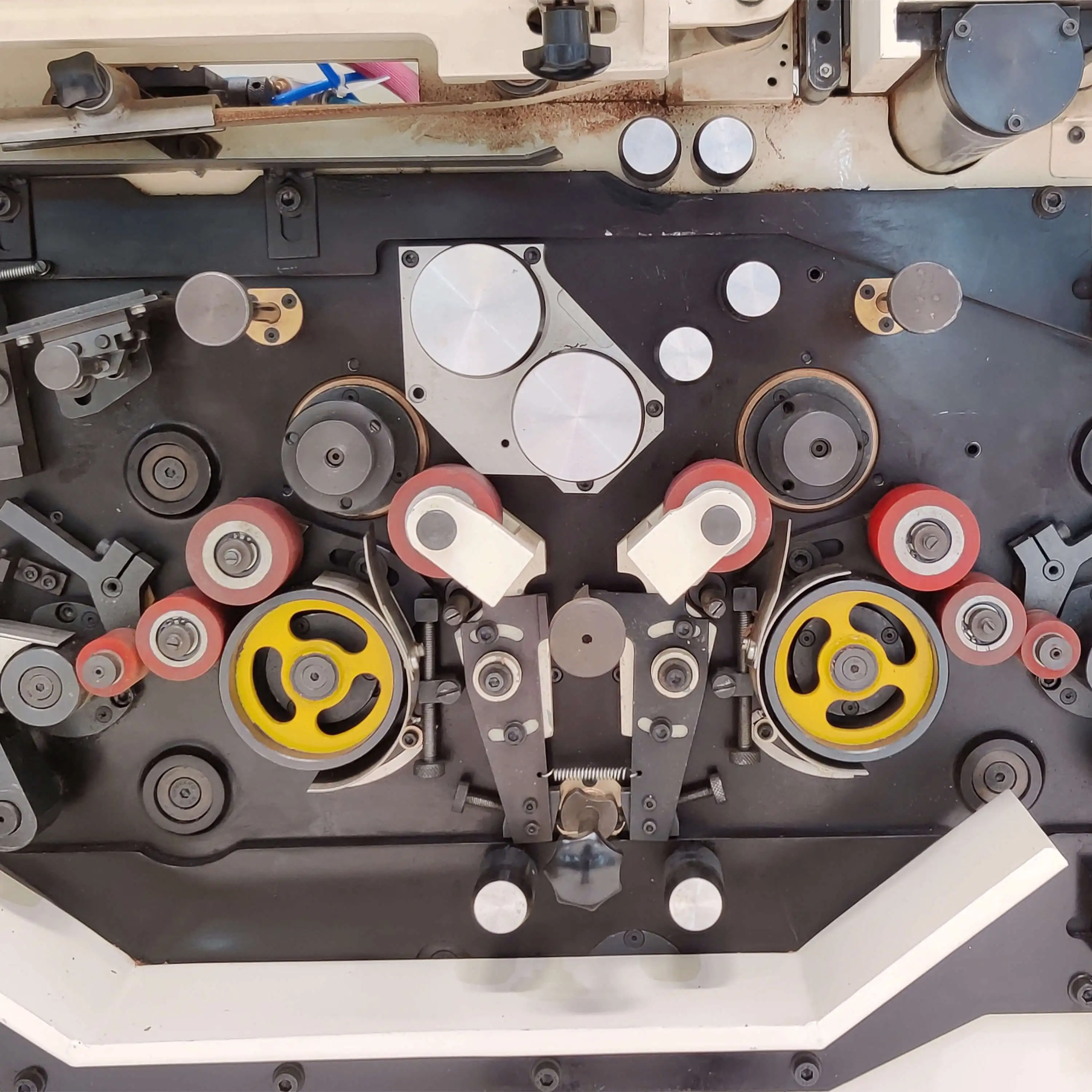 Automatic Cigarette Making Machine with High Speed Manufacturing Capabilities