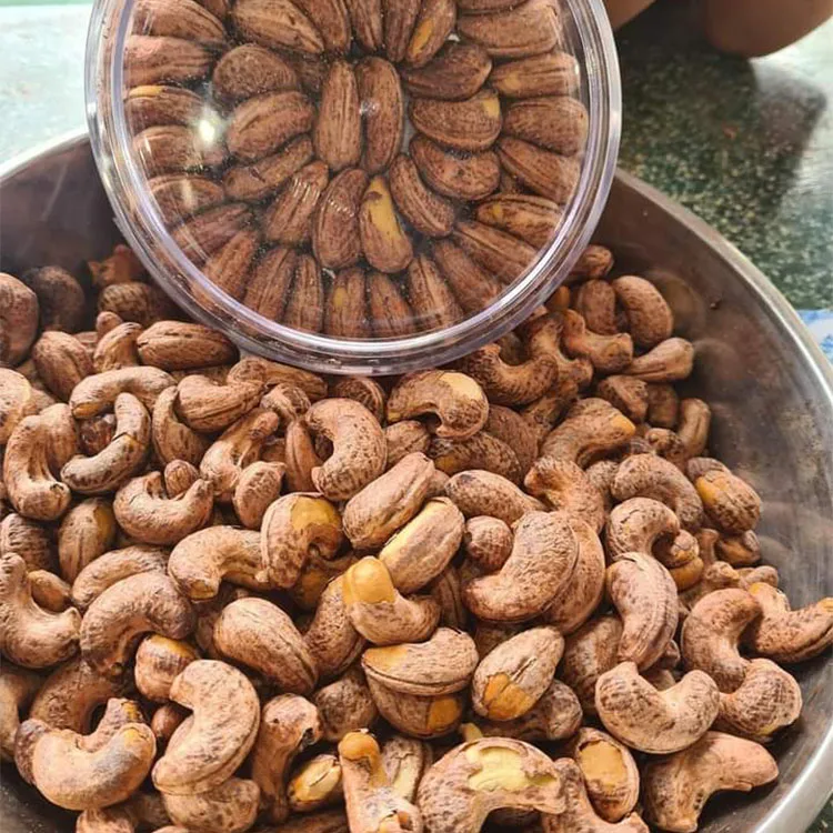 Орехи кешью из Вьетнама лучшее качество естественное использование для пищевых продуктов соленая упаковка картонная коробка и вакуумный пакет от вьетнамского