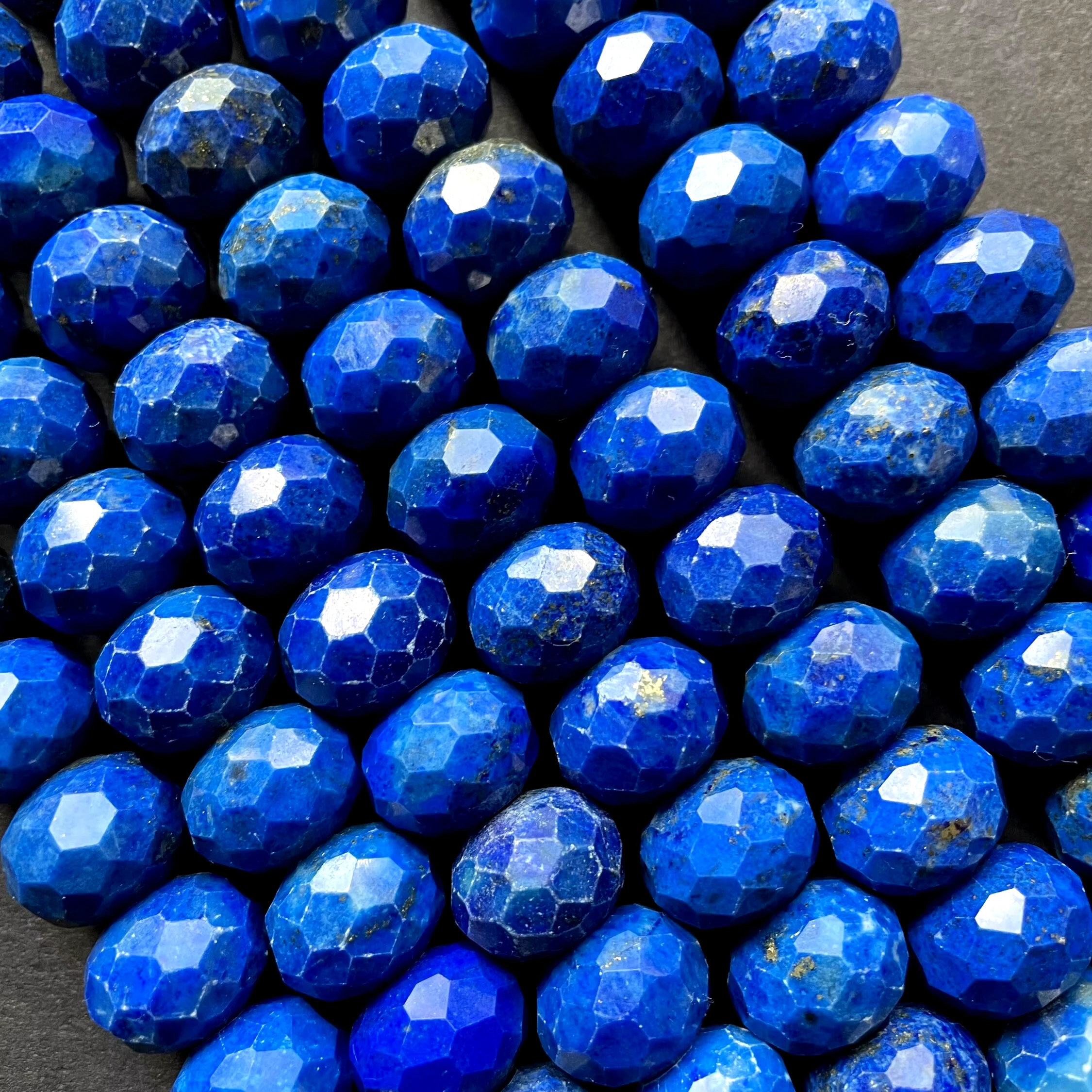 Бусины из натурального радужного лунного камня