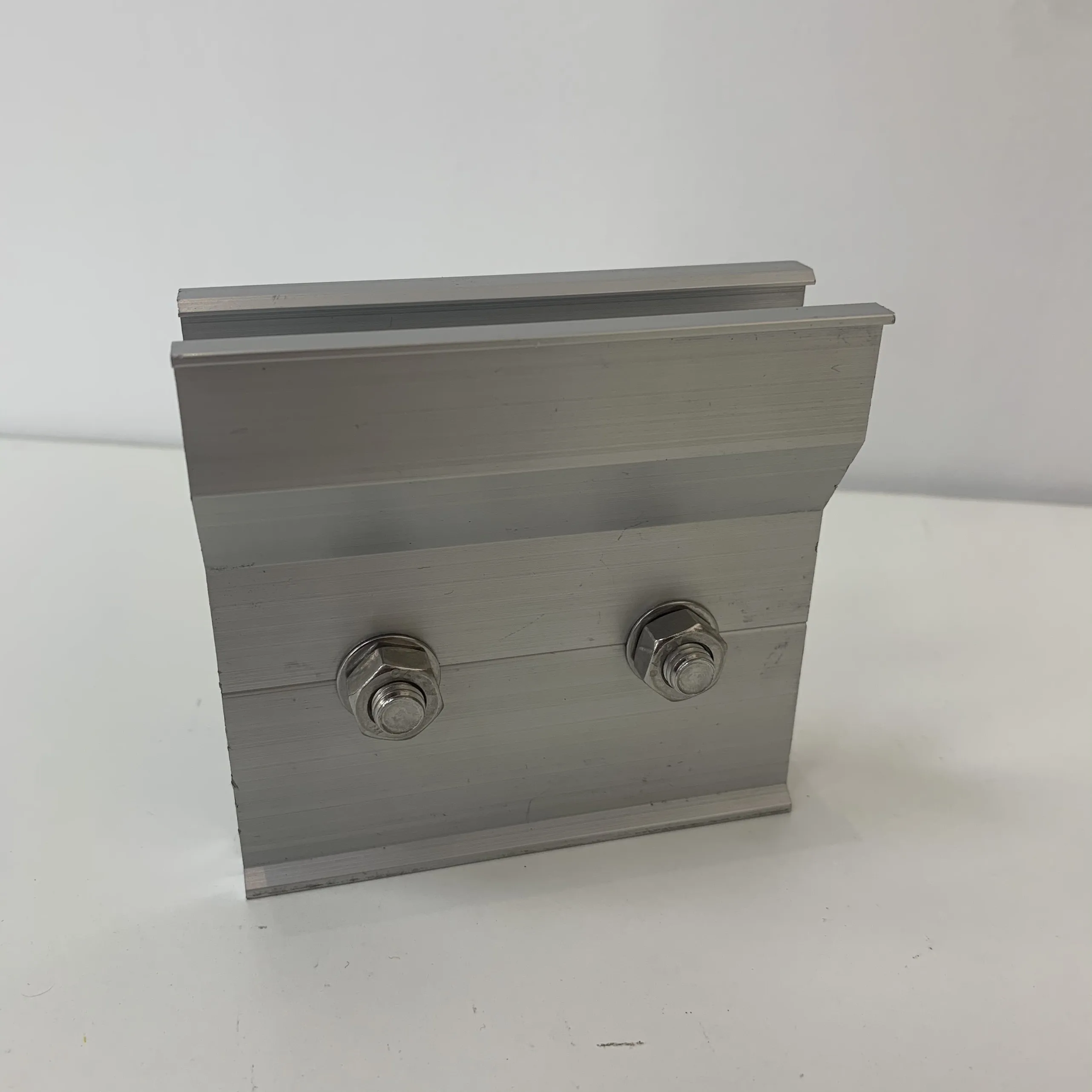 High Quality Mini Rail Cliplock Clamp Solar Mounting Bracket Aluminium Roof Solar System Factory Price Vietnam Carport