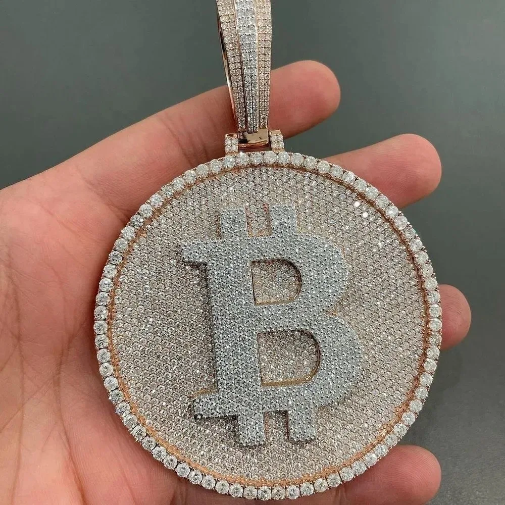 Customized Logo 18K Gold Plated Hip Hop Jewelry Silver Circle Diamond Pendant with Iced Letter Featuring Main Stone Moissanite