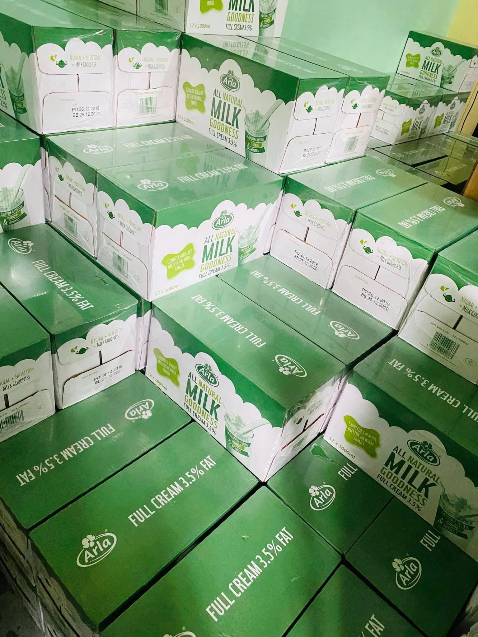 Высокое качество, длительный срок службы, полный крем UHT, свежее молоко-Полный крем UHT Молоко 3,5%, 1 литр в упаковке-купить UHT Молоко