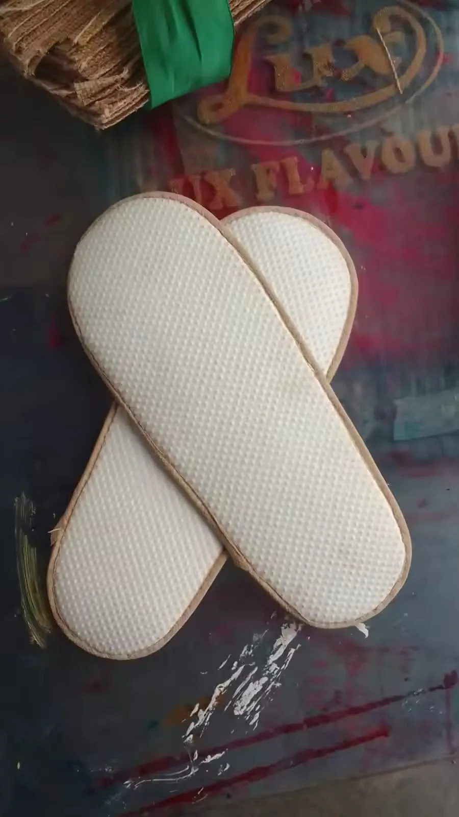 Custom Disposable Hotel Slippers Convenient Jute with Anti-Slip Light-Weight Hard-Wearing Features for Spring Autumn Seasons