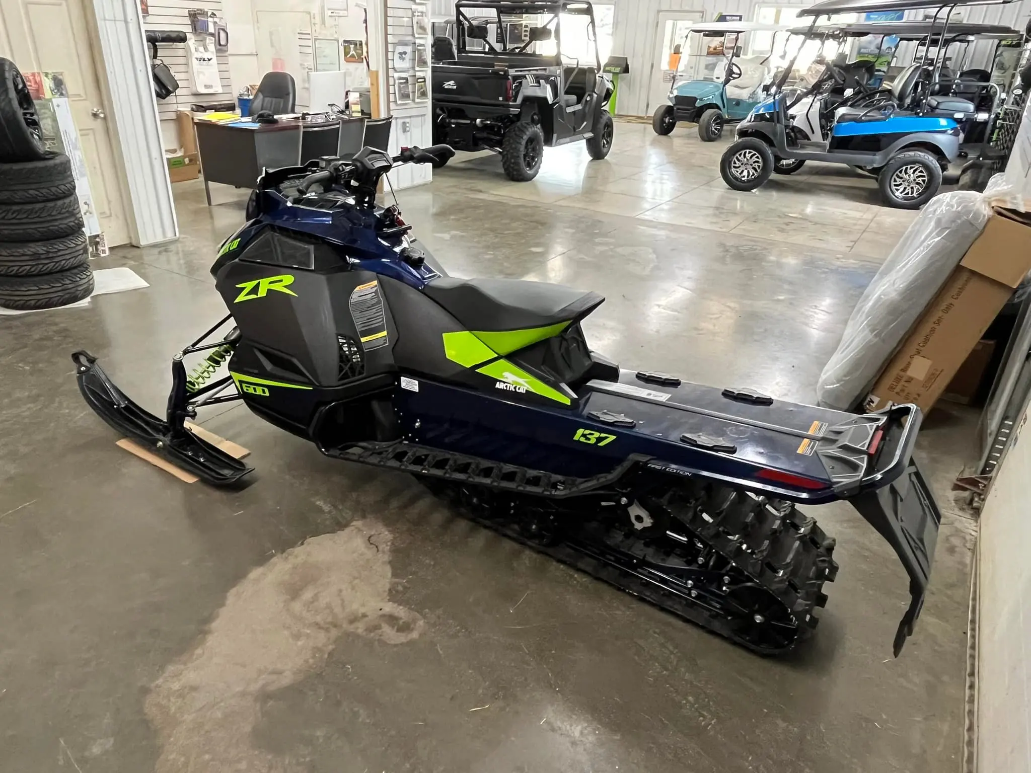 Лидер продаж 2024 Арктический кошачий катализатор ZR 600 137