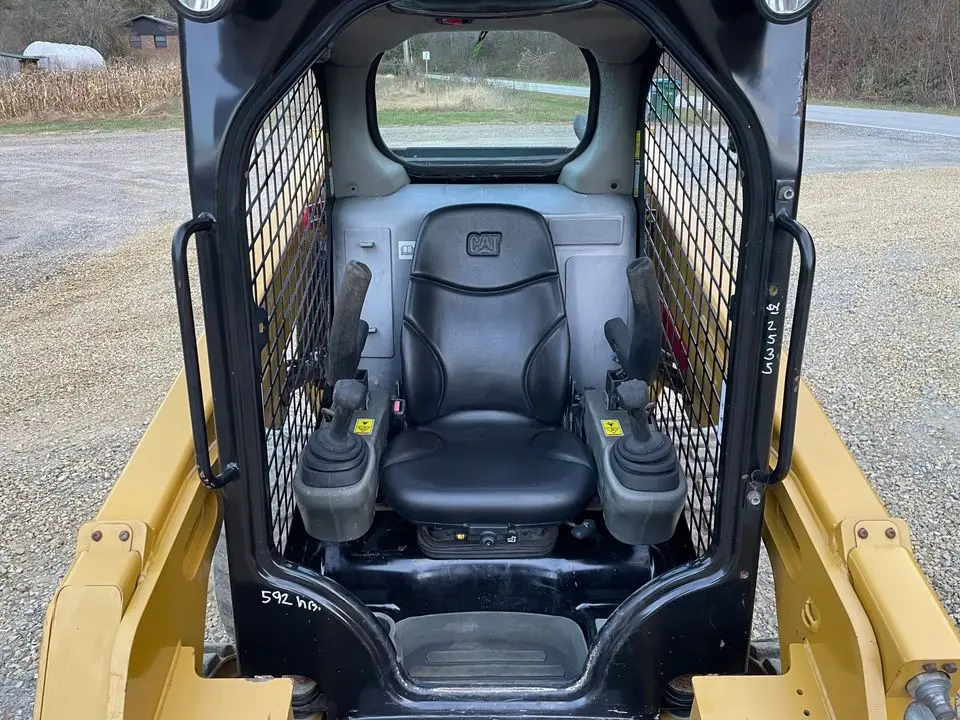 CAT 236D Skid Steer With Front Loader