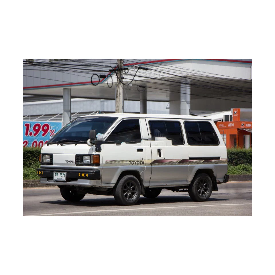Универсальный Toyota LiteAce предназначен для коммерческого использования с просторным интерьером и грузоподъемностью