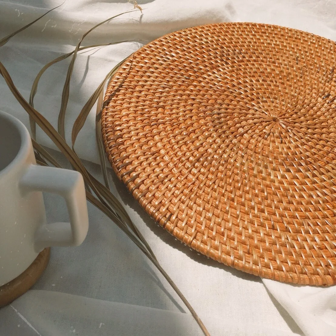 2023 Hot Sales Round Rattan Placemat Handwoven Ecofriendly Placemat Kitchen Accessories Made in Vietnam