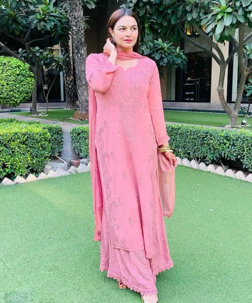 Дышащая красота: Хлопок Salwar Kameez Pakistani - Experience Beauty с дышащей и удобной хлопковой тканью