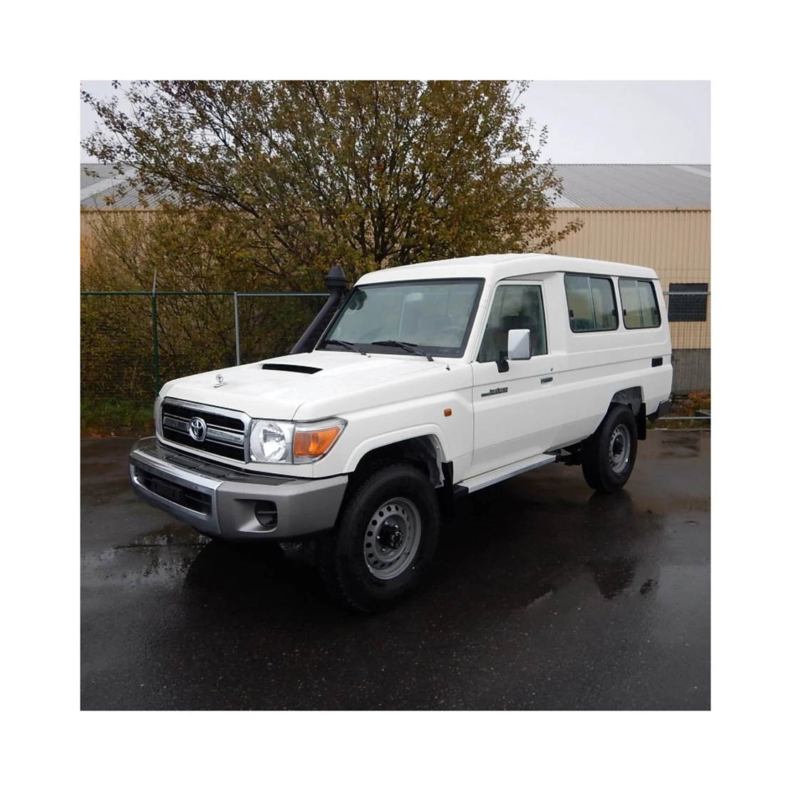 Подержанные внедорожники 4x4 Toyoota Landcruiser / V8 пробег двигатель в хорошем состоянии