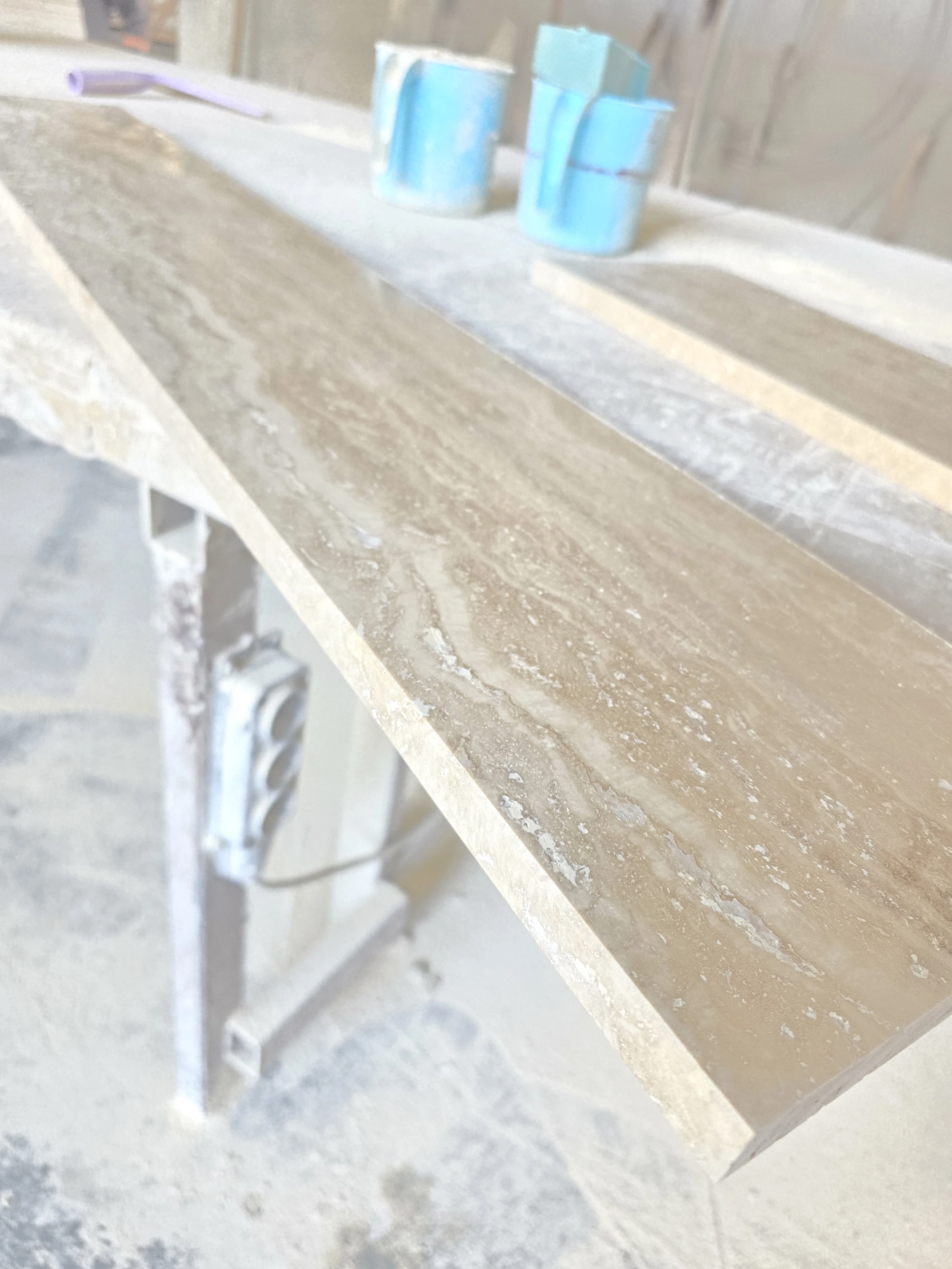 2024 Custom Sizes Indoor Floorings Natural Vein Cut Travertine Classic Light Tiles Filled Brushed Marble for Bathroom Turkey