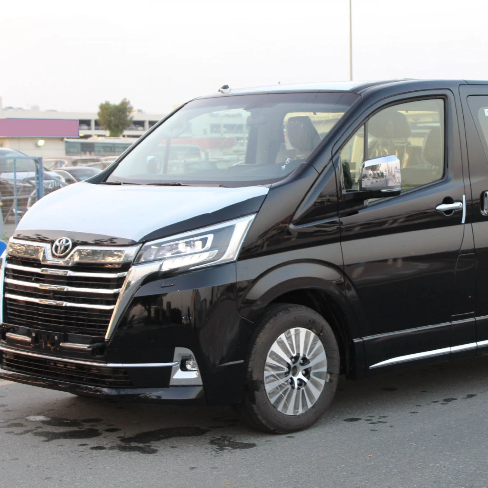 Использованное 2019 для yota Granvia 9 мест