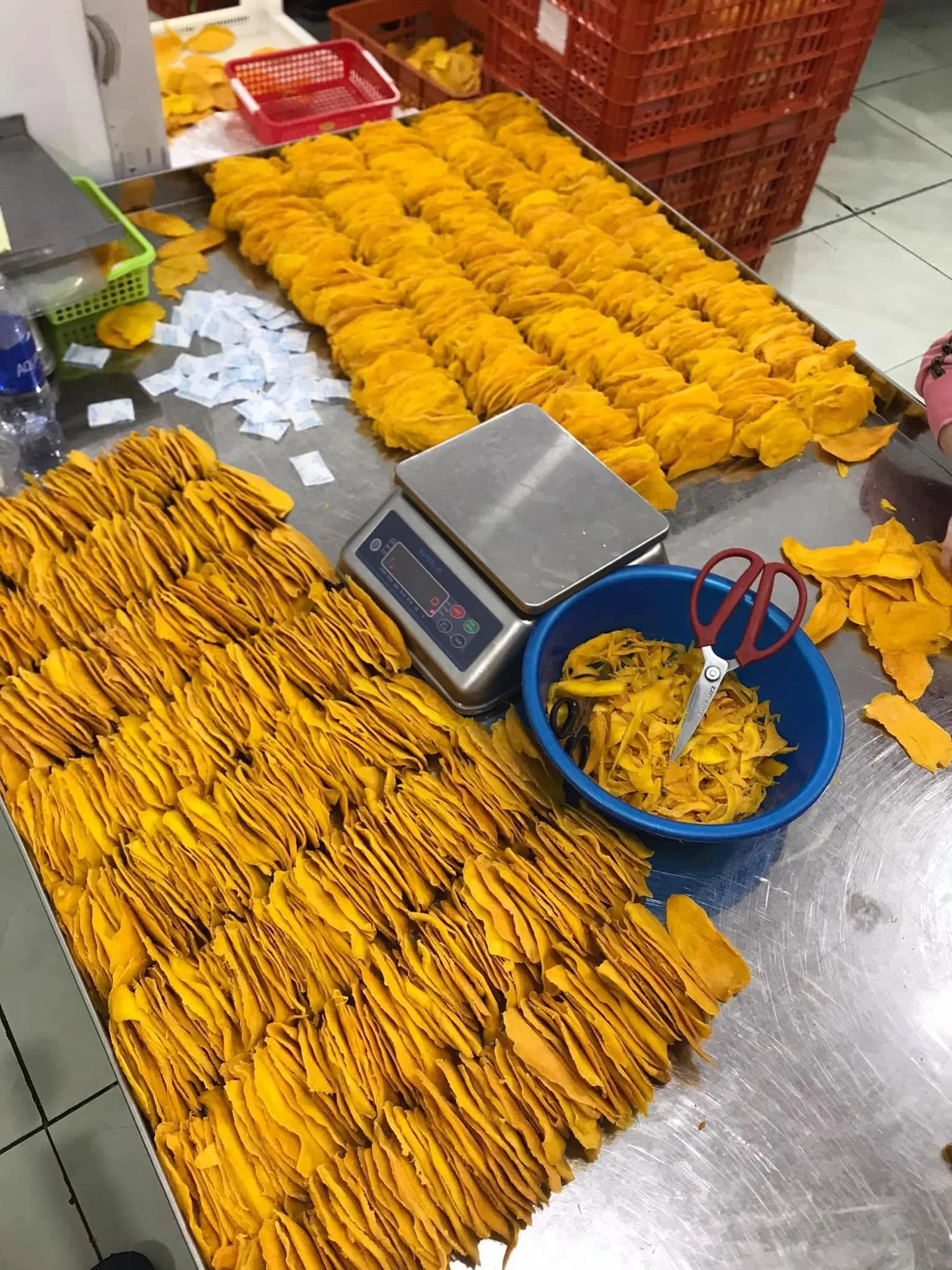 Dried Mango Packing Specification Half Slices 100% mango With Sugar Cheap price Low MOR
