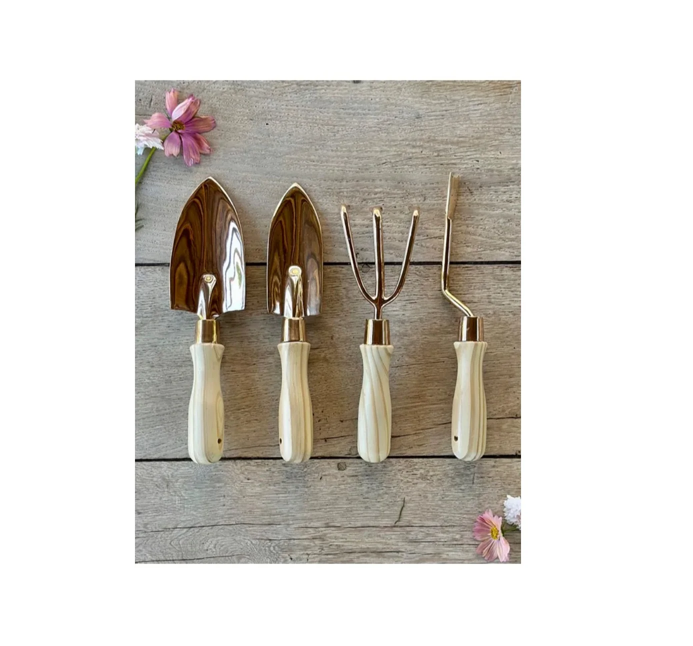 Exclusive Quality Handmade Copper Gardening Tool Set Wooden Handle Elegant Design Garden Ware Gardening Tools Kit For Top Sale