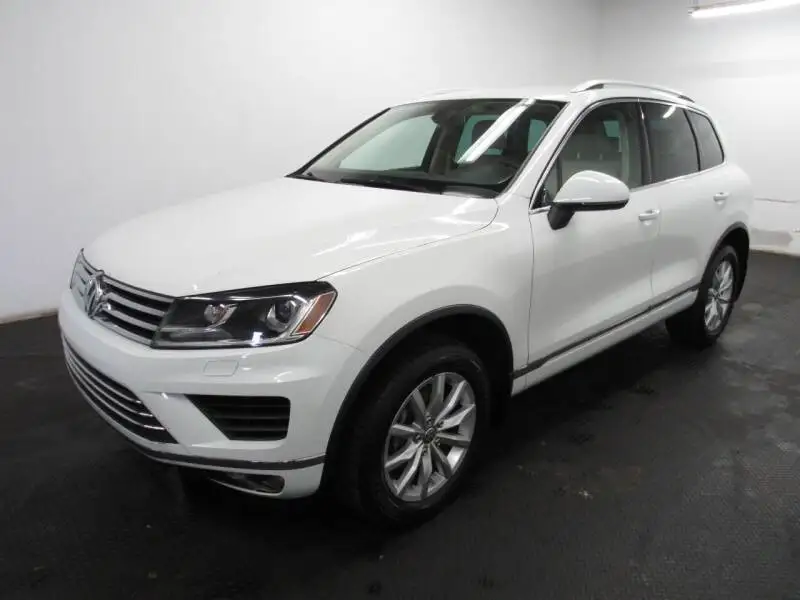 Самая дешевая продаваемая цена V o l k s w a g e n Touareg AWD VR6 Executive 4dr SUV подержанные автомобили для продажи.