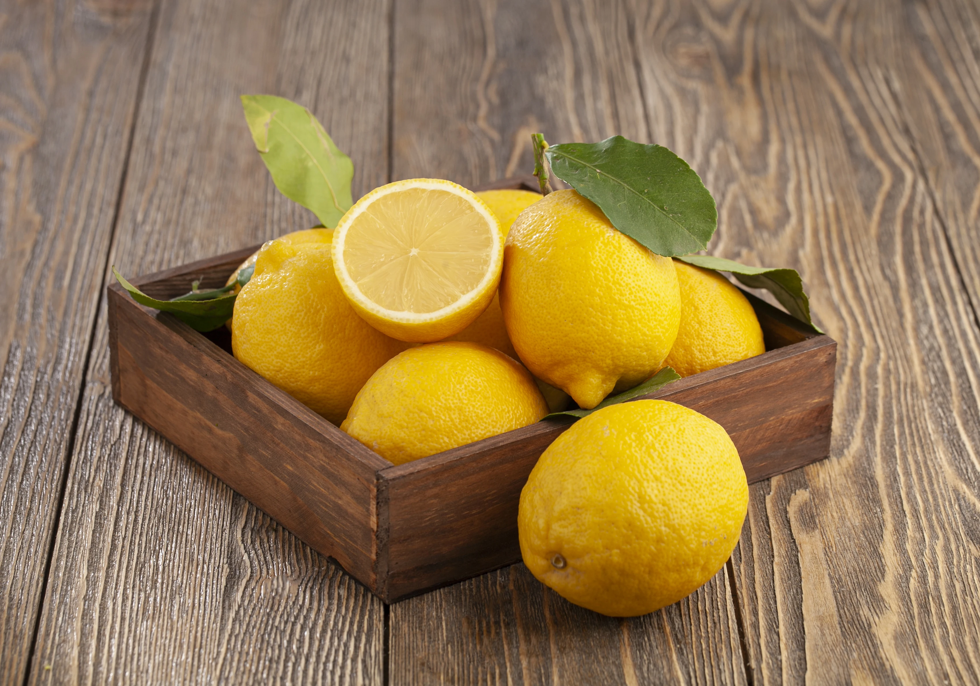 New Crop, %100 Organic Lemon Class A, Juicy Lemons Perfect Quality Juicy Fresh Lemons - Mondol