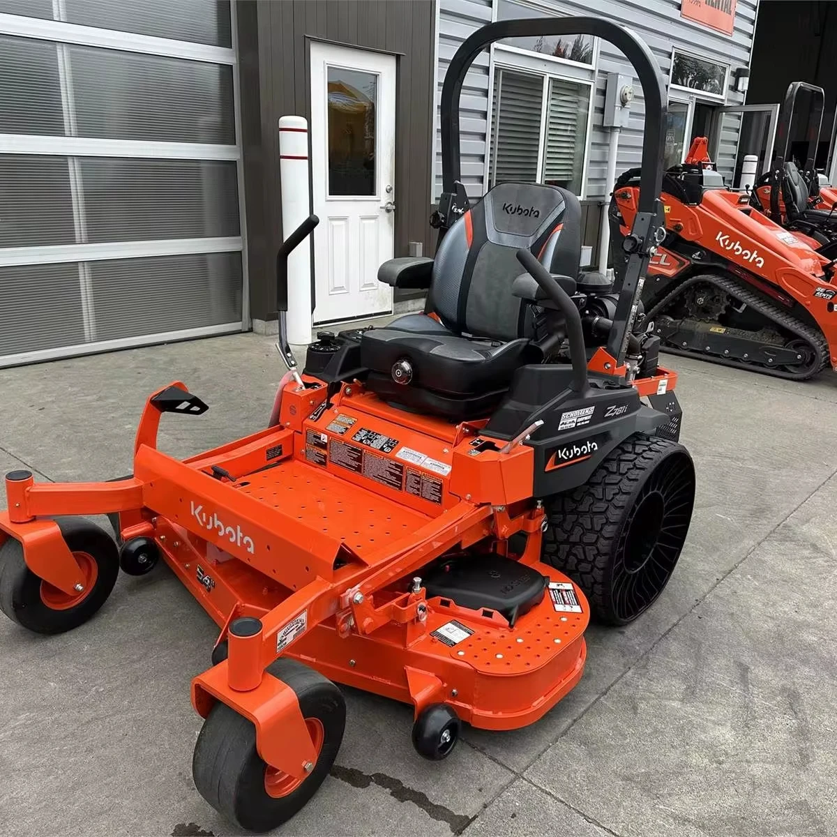 Super Discount Professional Kubota ZD1211 Zero Turn Mower For Grass cutting 803cc Lawn Mower Tractor diesel engine now in stock