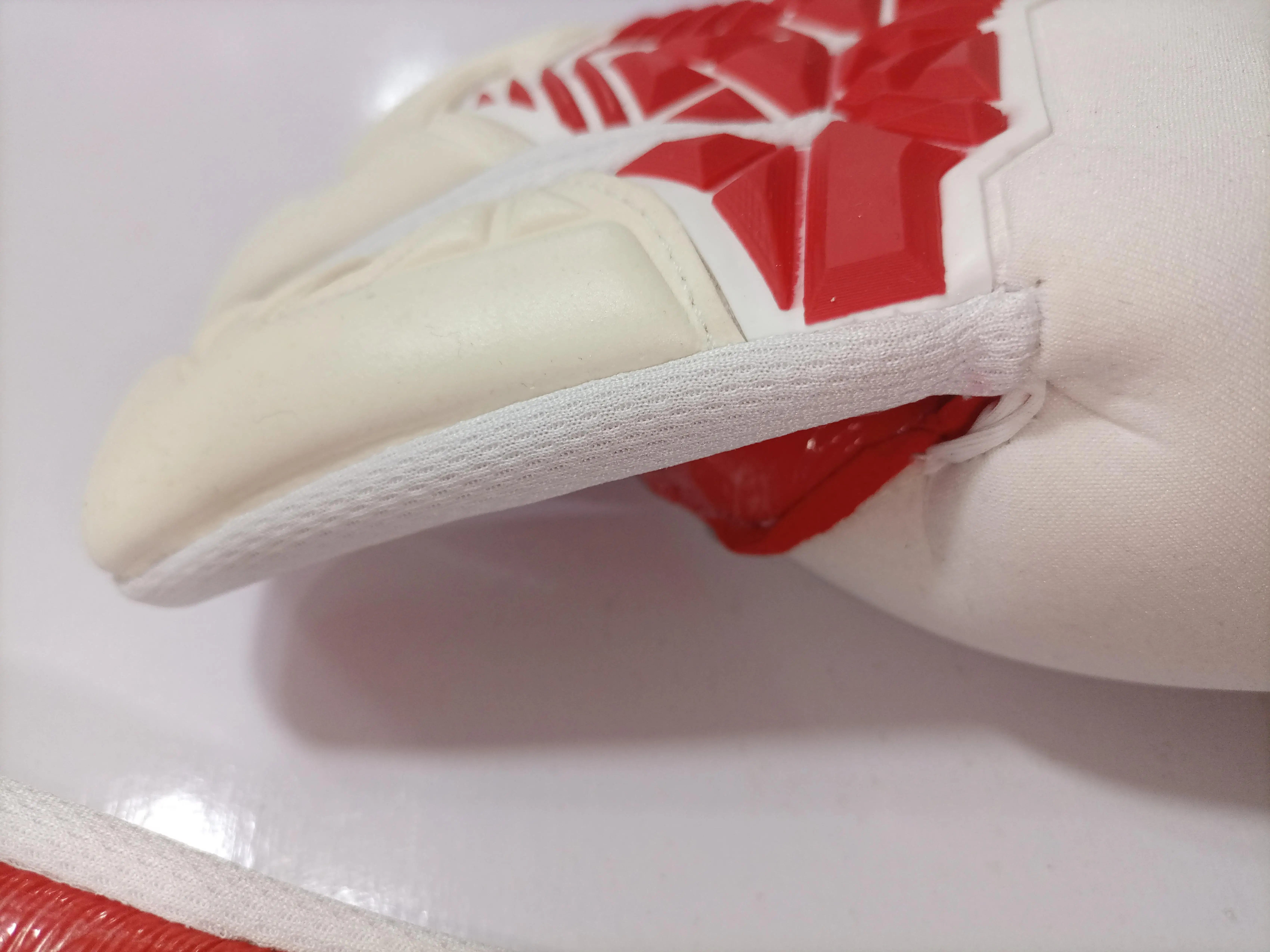 Professional Latex Material Kids Sports Futsal Goal Keeper Football Soccer Goalkeeper Gloves Protectors On fingers Mesh Panels