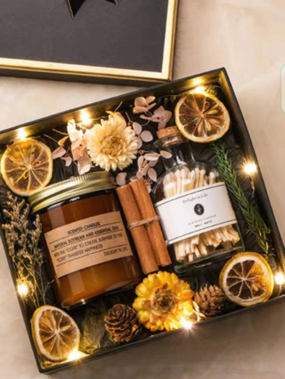 ODM/OEM Wholesale Customized Home Decor Luxury Dried Plants Scented Soy Wax Candles With Glass Jar And Metal Lid Gifts Set