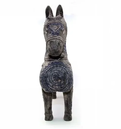 Decorative Items Home Decor Handicraft Traditional Style Package Low MOQ Big Wooden Horse Wearing Brocade Hand-Drawn Wax Cloth