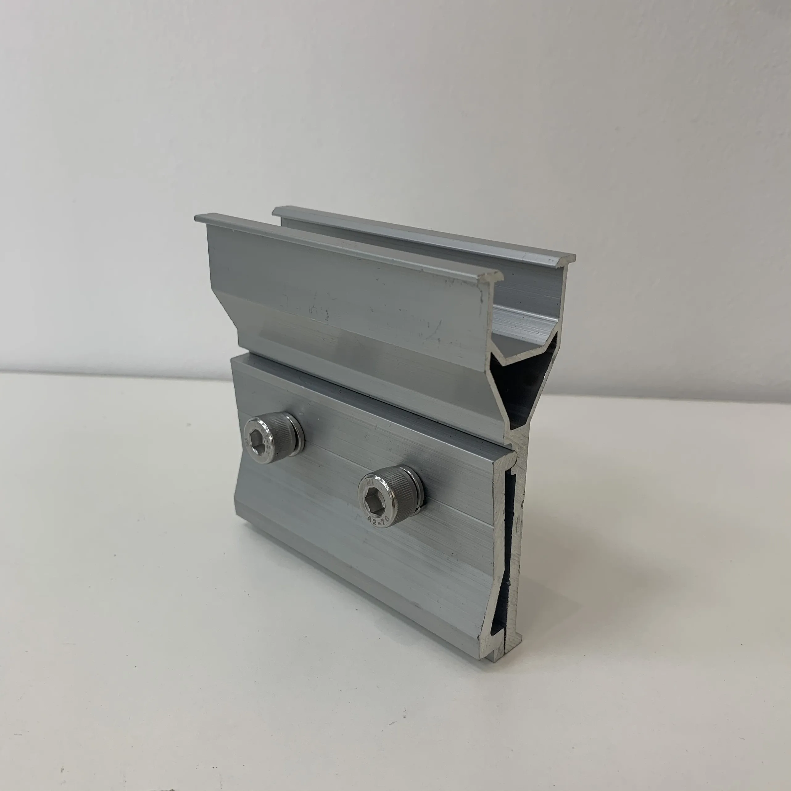 High Quality Mini Rail Cliplock Clamp Solar Mounting Bracket Aluminium Roof Solar System Factory Price Vietnam Carport