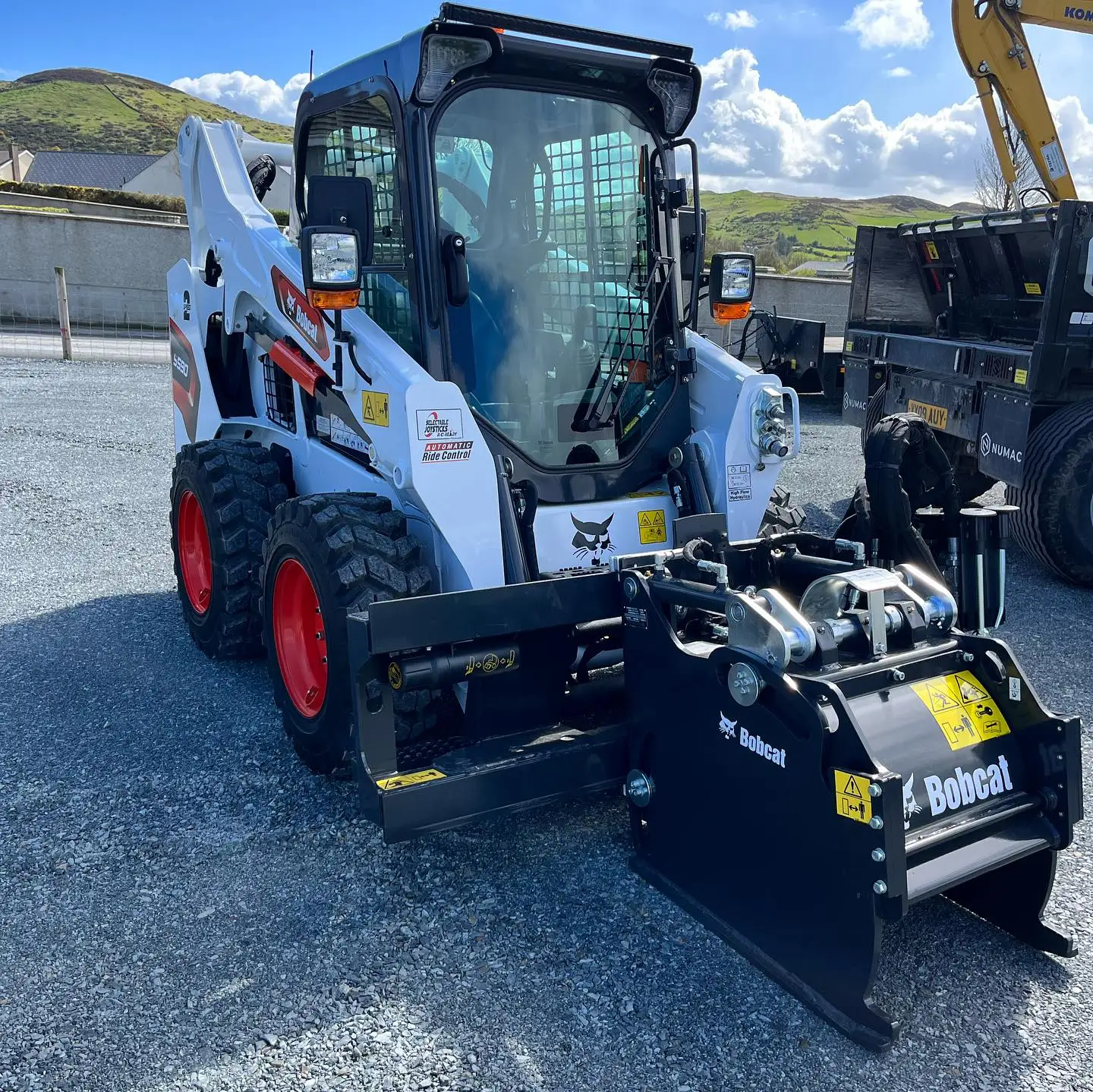 Tractor Loader S550 Front Wheel Skid Steer Loader With Forestry Mulcher Compact Track Mini Skid Steer Loader For Construction