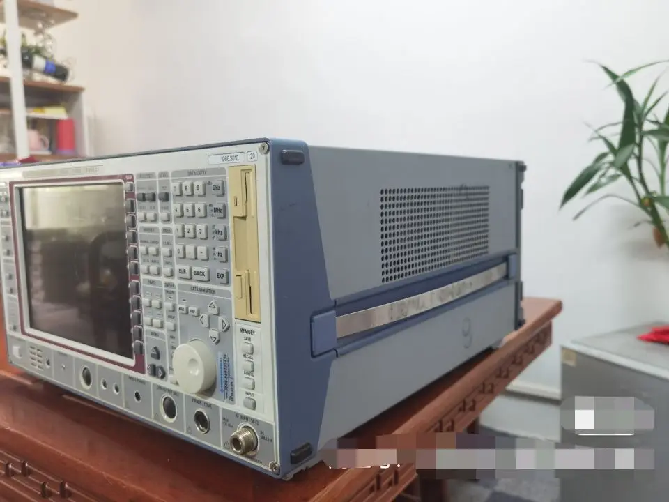 Спектральный анализатор R & S fсеб 20, от 9 кГц до 7 ГГц