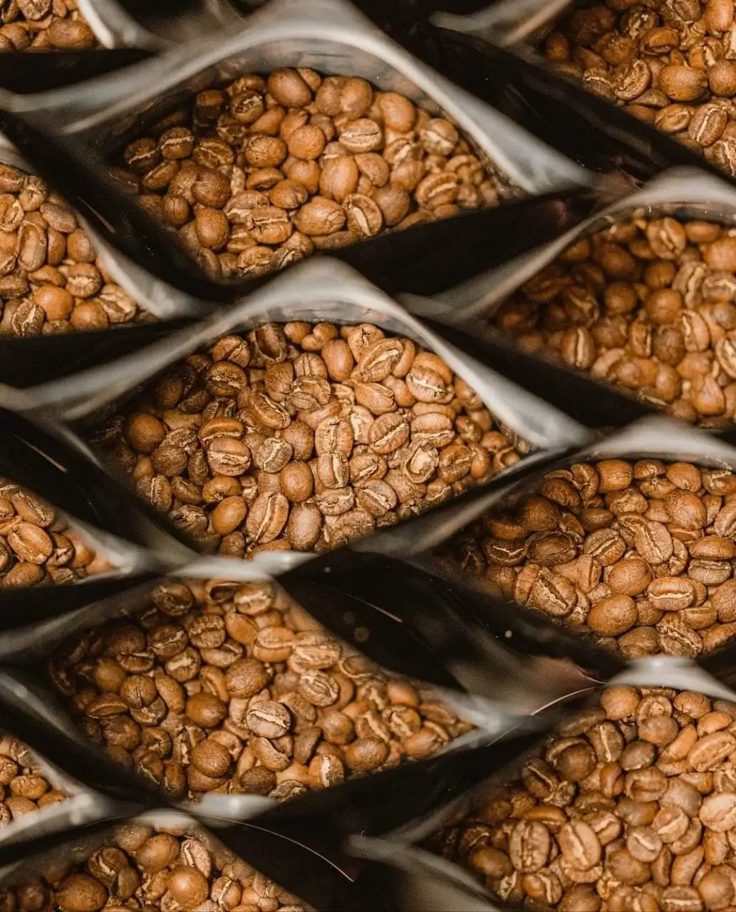 Jute Bag Bulk Order OEM Premium Robusta Coffee Beans from Viet Nam Bag Rich Aroma Fruity Acidity Caramel Mellow Taste