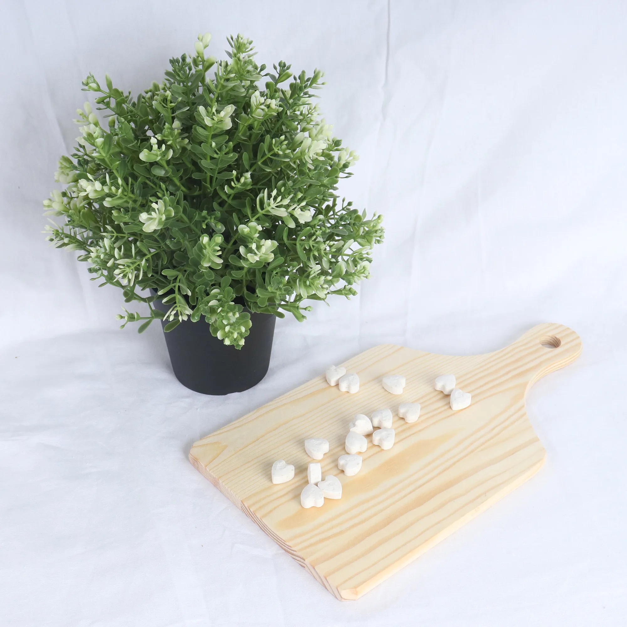 Hot Sales Confectionery Mint Flavor Love Shape Tablet Candy In Canned Packaging Hard Sweet Candy Malaysia Leading Products