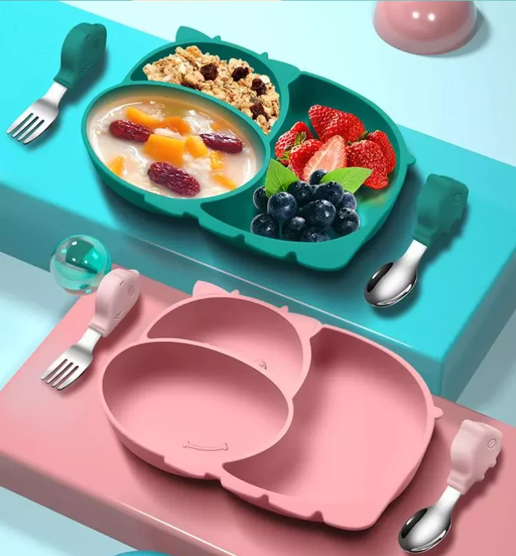 Best seller Soft Anti Skid and Heat-Resisitant Kinderteller Silicone cattle shape Divided Baby Dinner Plates with spoon and fork