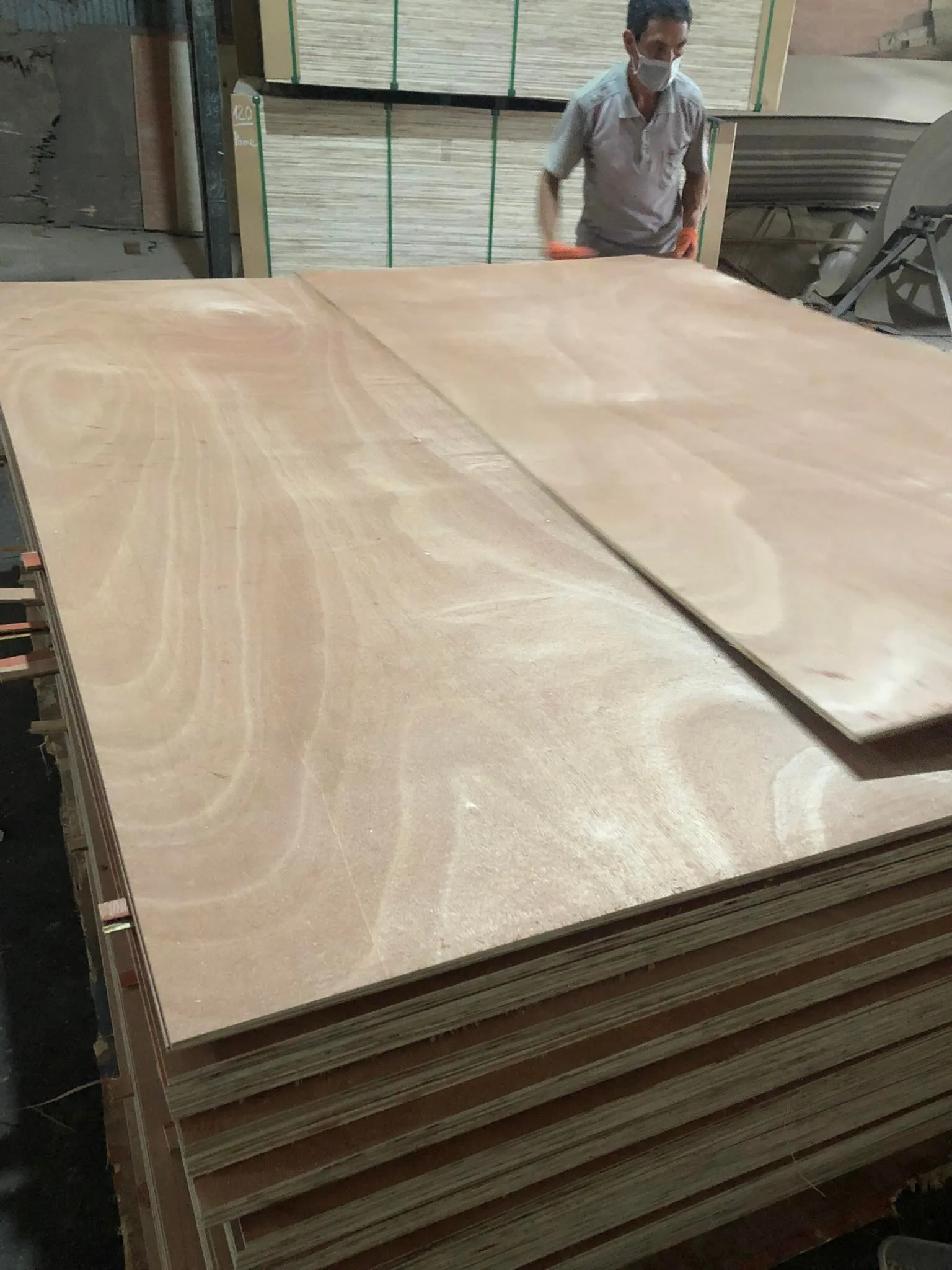 BEST RATE Okoume Plywood  Natural Veneer ALL GRADE Vietnam 4x8 for furniture OKOUME PLYWOOD