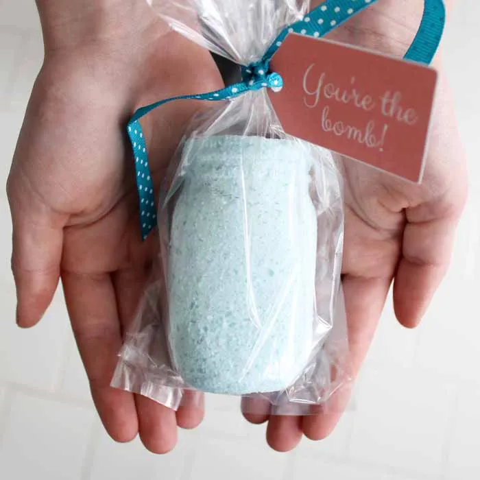 Natural Gift Set BathBombs Organic Essential Oils Spa Fizzies Moisturizing Shea Butter and Salts Bath bombs