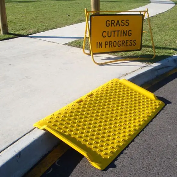 Portable Delivery Heavy Capacity Poly Wheelchair Ramp PVC HDPE Threshold Kerb Ramp Curb Ramp