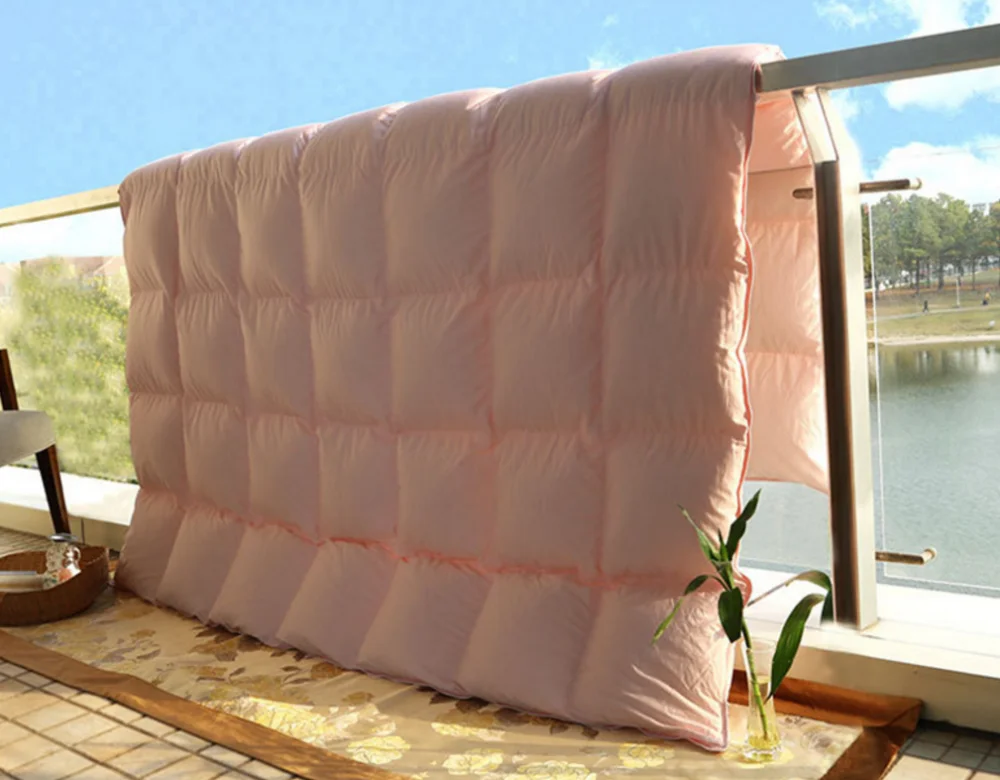 Hot selling 90% white goose down filled 100% combed cotton king size duvet comforter