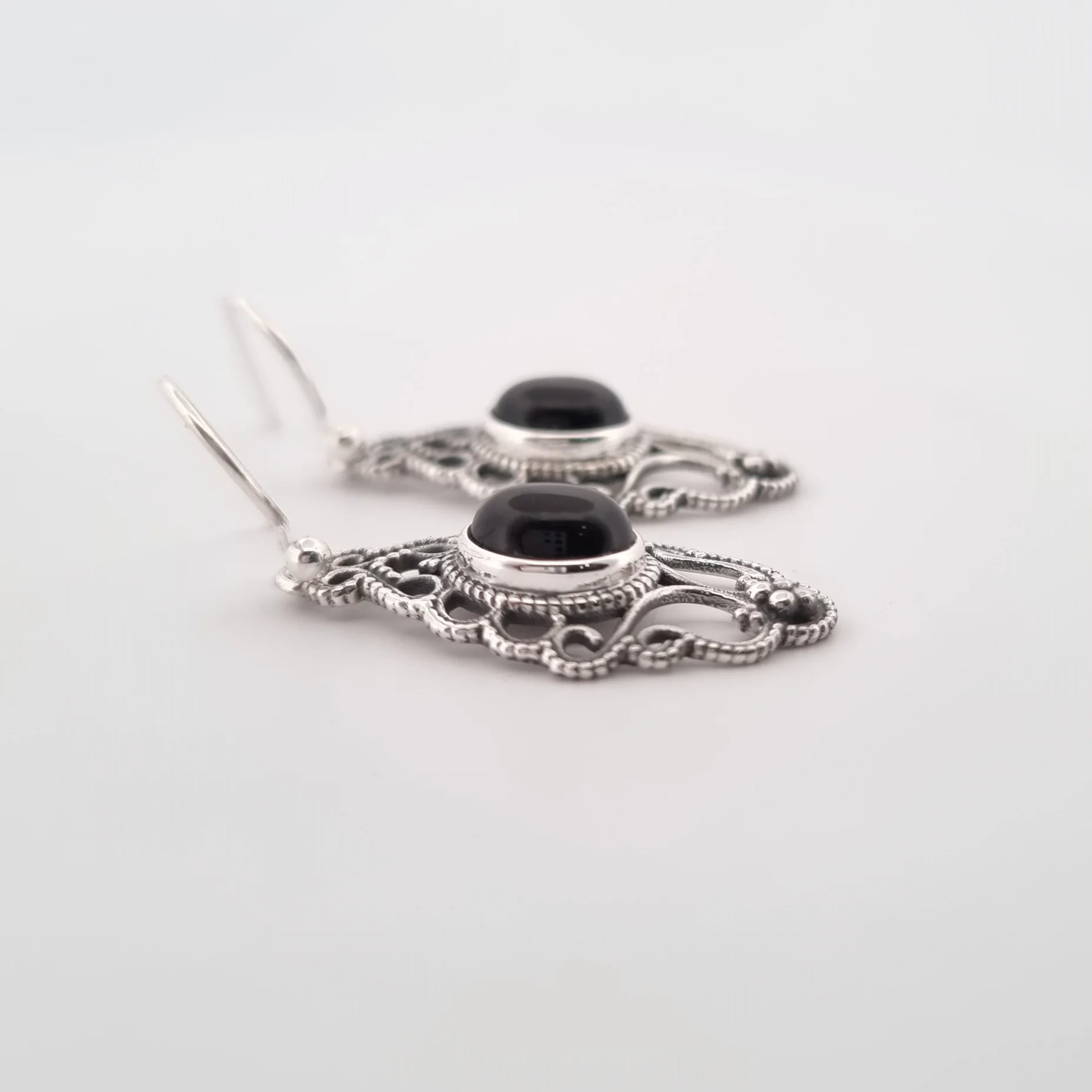 Wholesale Popular Fashion Jewelry Elegant 925 Sterling Silver Natural Oval Shape Black Onyx Gemstone Hook Vintage Women Earrings