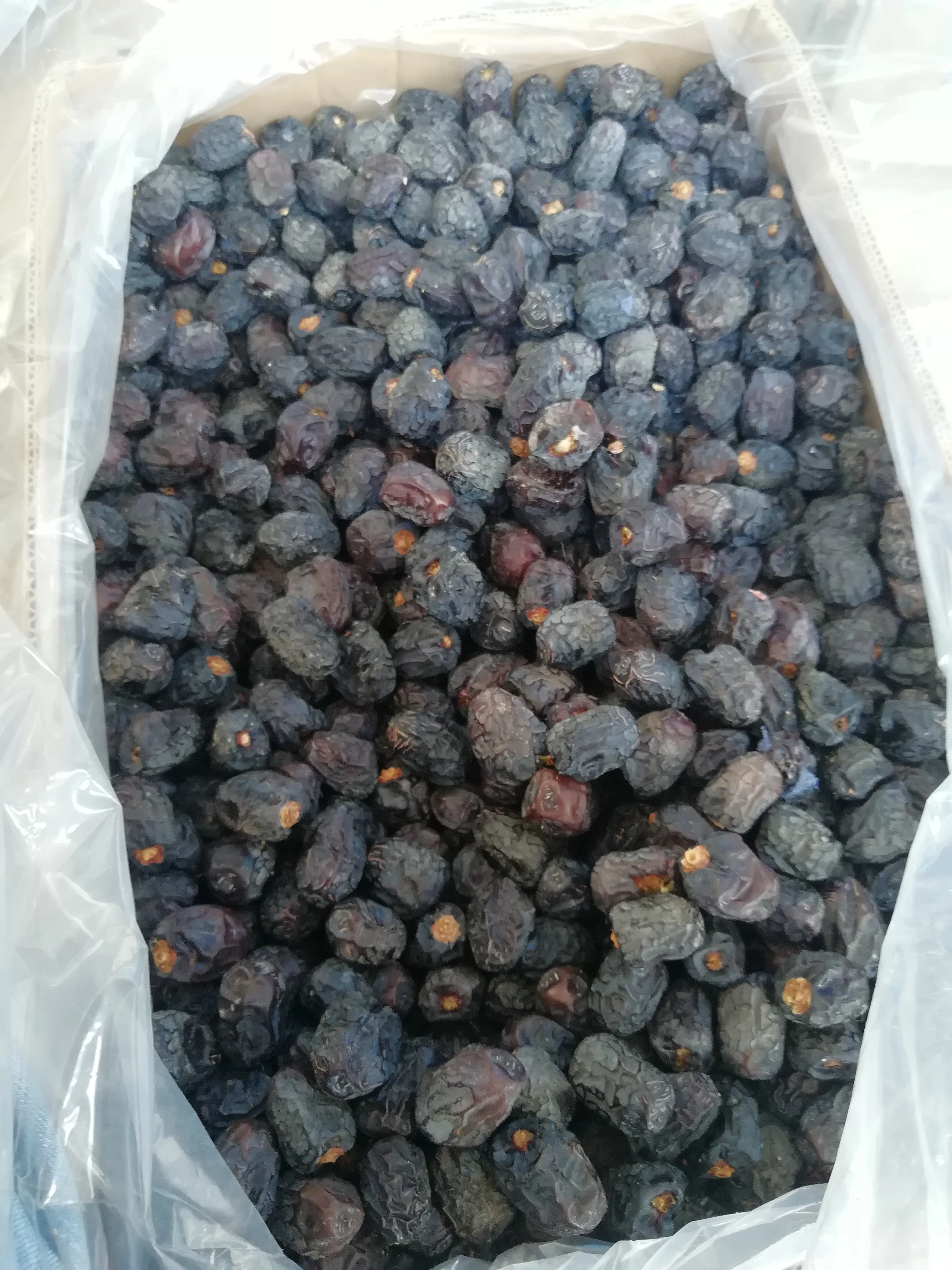 Premium Quality Ajwa dates from Almadena