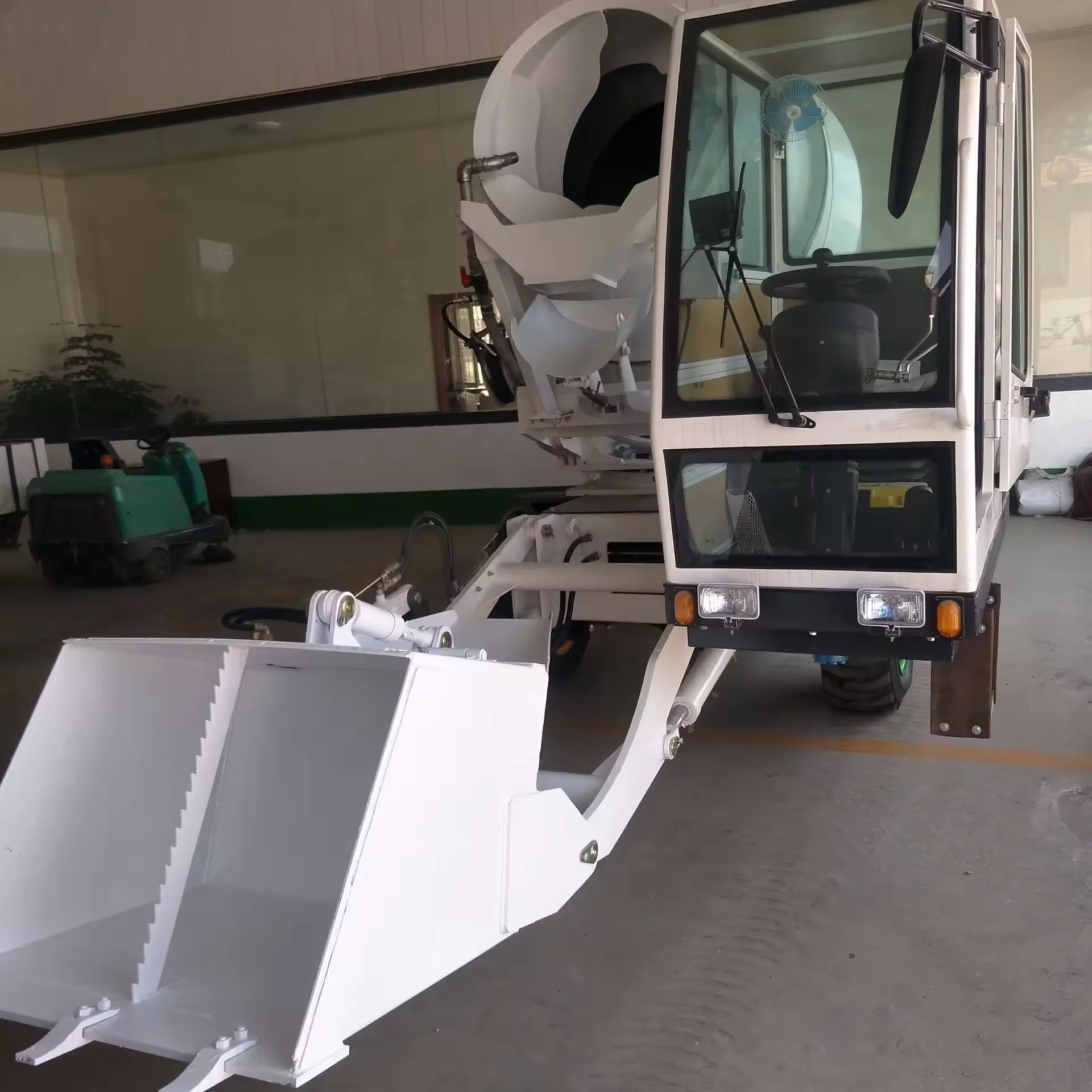 Low price durable automatic feed concrete mixer truck self loading mixer truck for sale