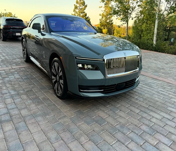 Использованный 2024 рулонов-Royce Spectre