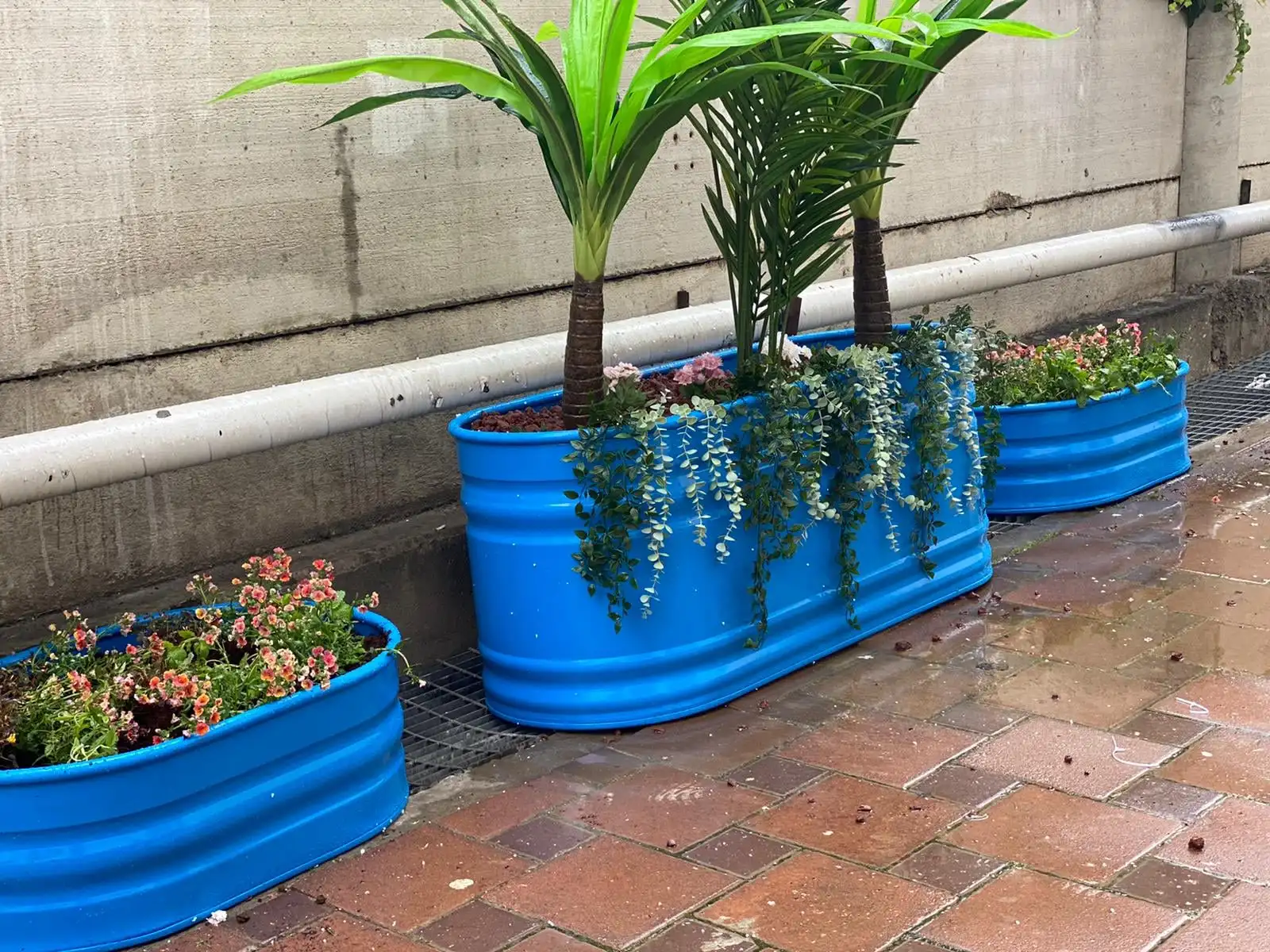 UNIQUE AND ELEGANT DESIGN GARDEN PLANTER GALVANIZED POWDER COATED TUBE FOR GARDEN DECOR CHEAP METAL FLOWER PLANTER