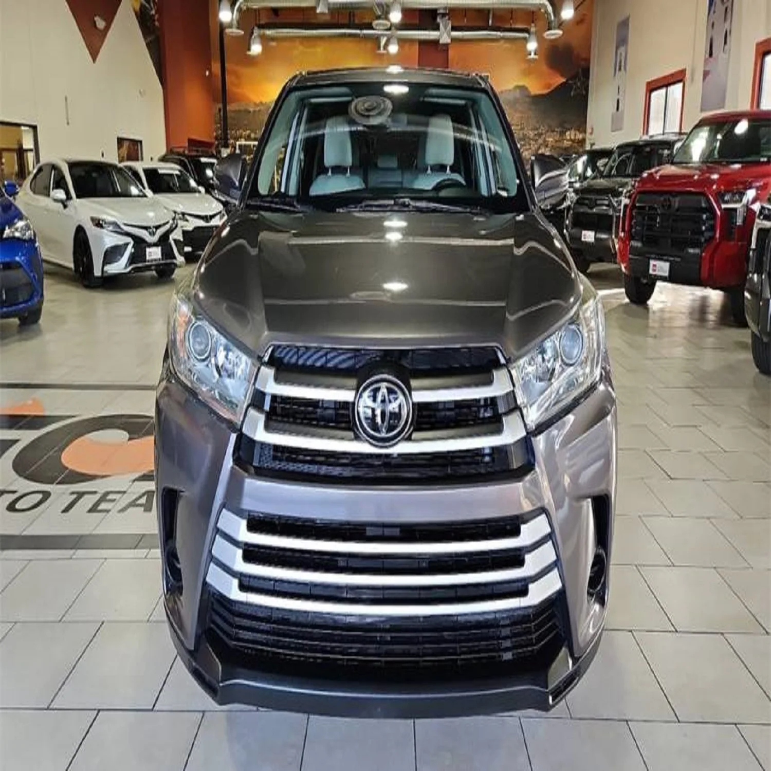 Используется 2019 Toyota Highlander LE I4 FWD