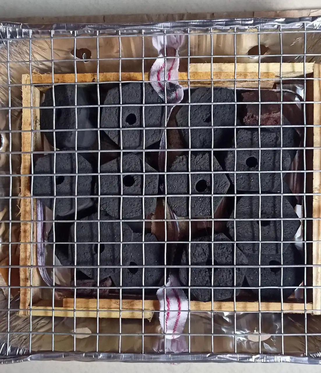 Free Sample Charcoal Factory Less Ash Hardwood Charcoal Tablets for Shisha Carbon Black Customized Wood Box Time Packing Outer