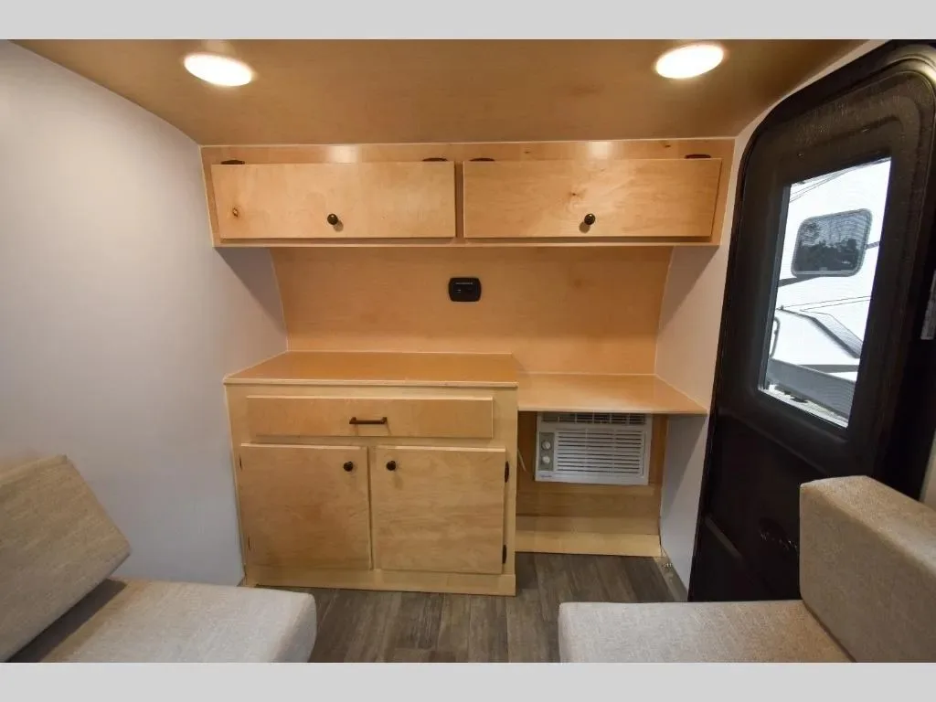 2024 Standard Luxury Caravan Camper Trailers / 4x4 Outdoor RV Camping Caravan Truck / Camper Van Off Road Expedition Truck