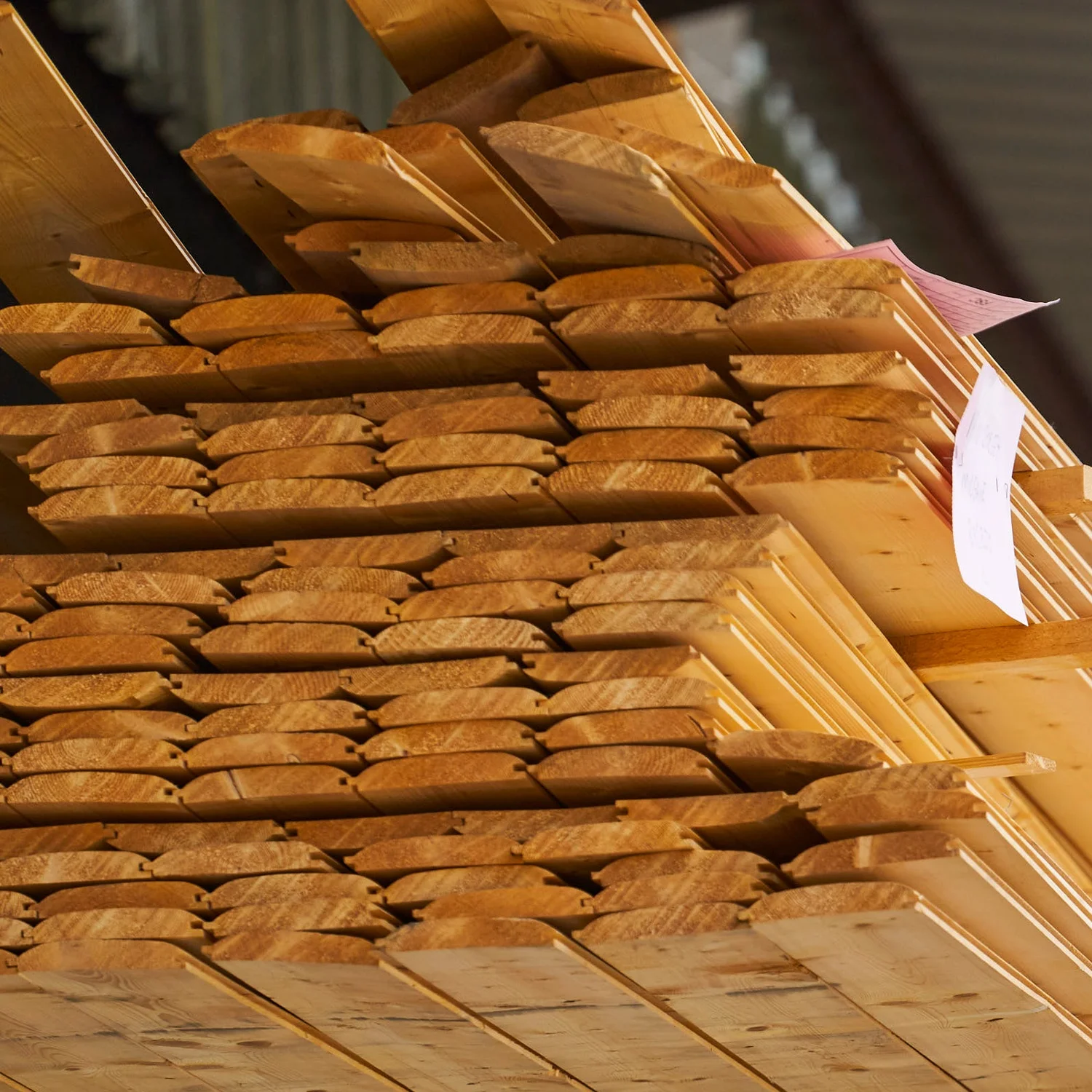 100% Natural Pine Wood Logs/ Sawn Timber