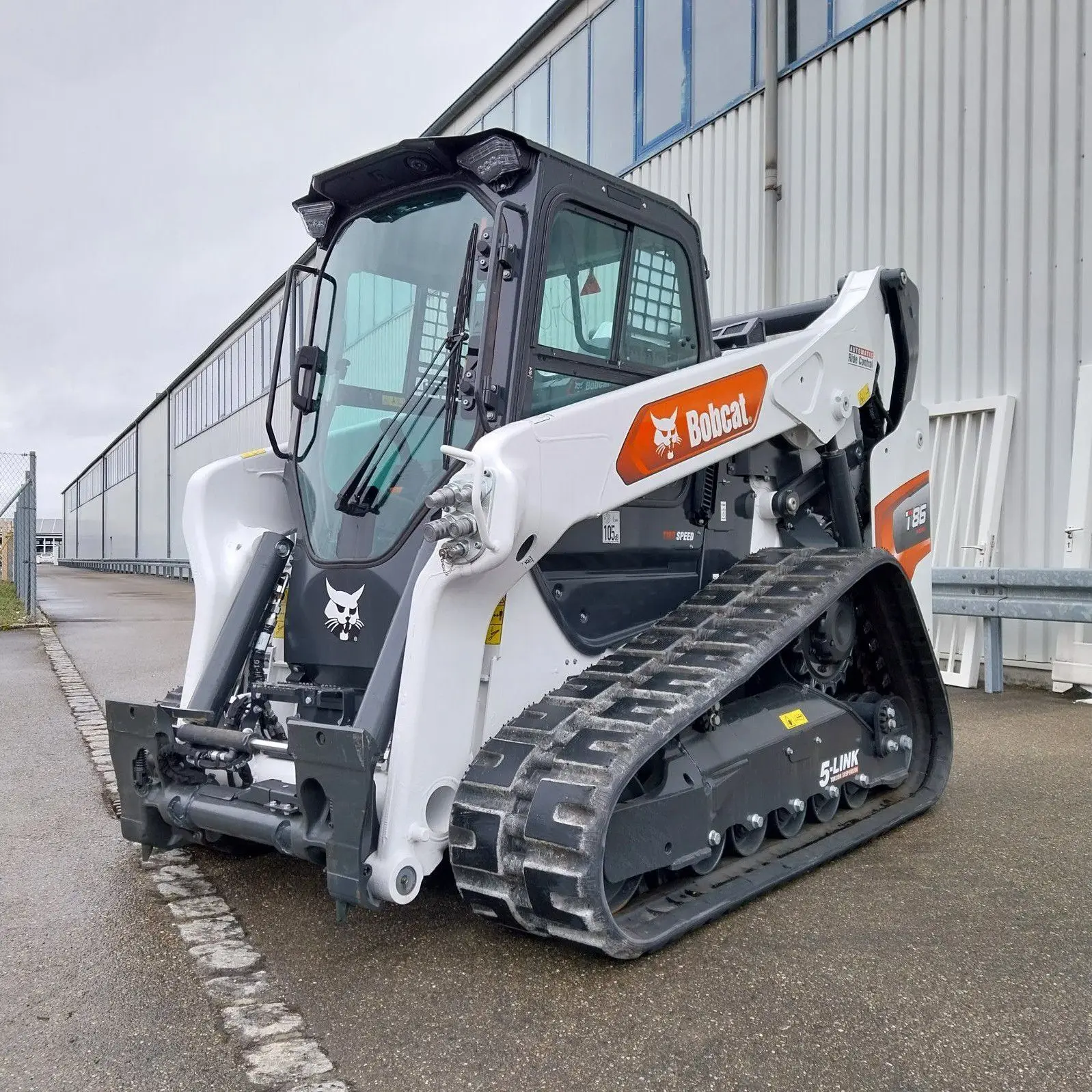 2023 BobcatZ T86 Skid Steer Crawler Skid Steer Loader with Mulcher Attachment BobcatS T86 construction machines